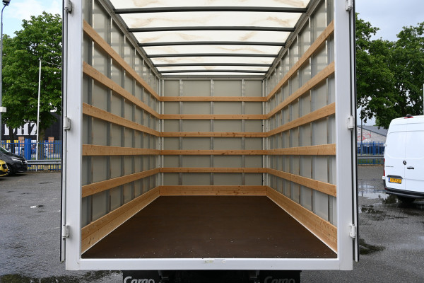 FUSO Canter 3C15 3.0 DI 340 Bakwagen 3500 KG trekhaak, Geveerde stoel