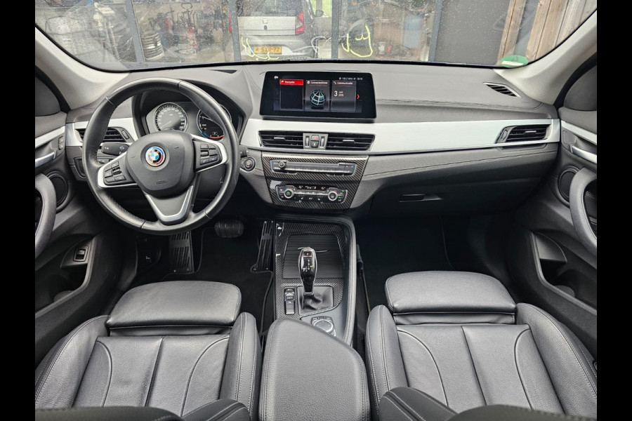 BMW X1 sDrive20i VDL Nedcar Edition | LED | Trekhaak | Leder | Stoelverwarming | Camera | Elek. achterklep |