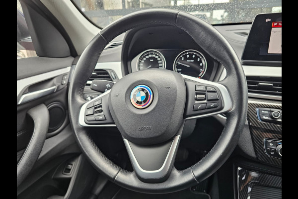 BMW X1 sDrive20i VDL Nedcar Edition | LED | Trekhaak | Leder | Stoelverwarming | Camera | Elek. achterklep |