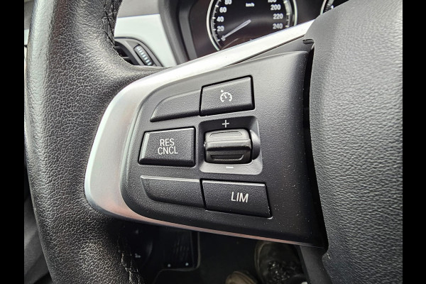 BMW X1 sDrive20i VDL Nedcar Edition | LED | Trekhaak | Leder | Stoelverwarming | Camera | Elek. achterklep |