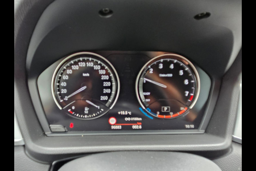 BMW X1 sDrive20i VDL Nedcar Edition | LED | Trekhaak | Leder | Stoelverwarming | Camera | Elek. achterklep |