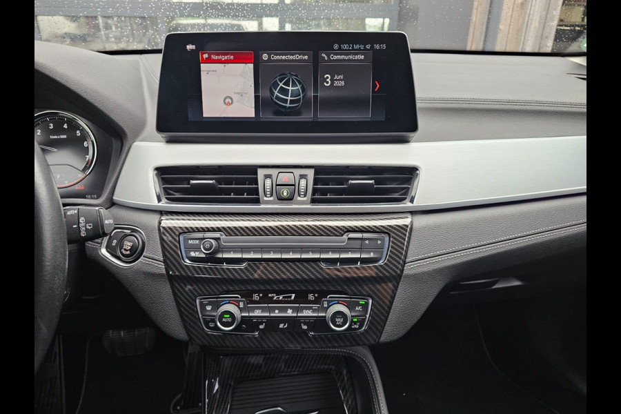 BMW X1 sDrive20i VDL Nedcar Edition | LED | Trekhaak | Leder | Stoelverwarming | Camera | Elek. achterklep |