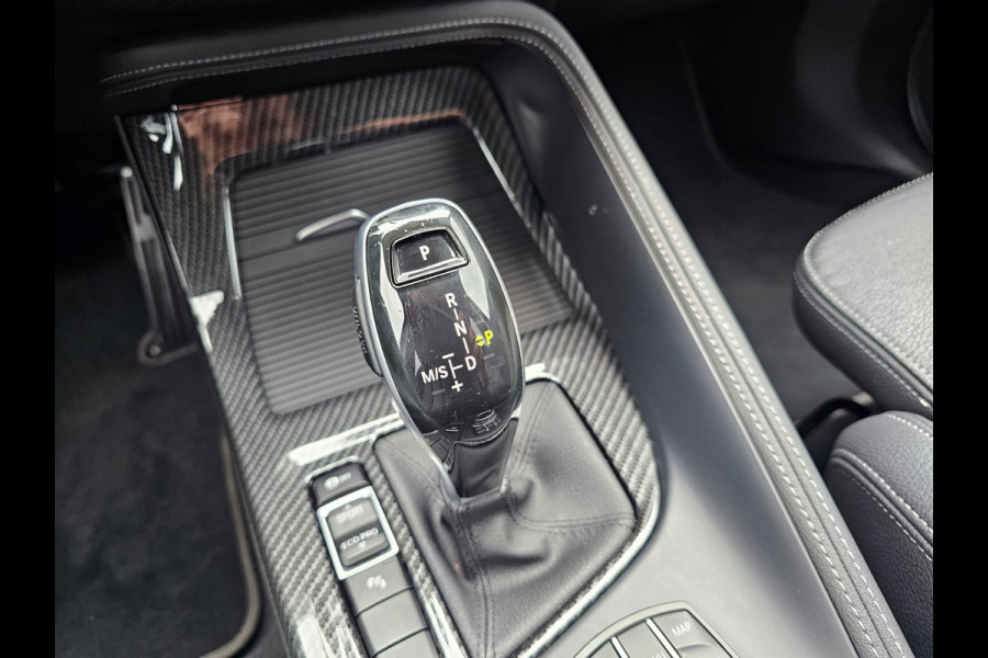 BMW X1 sDrive20i VDL Nedcar Edition | LED | Trekhaak | Leder | Stoelverwarming | Camera | Elek. achterklep |