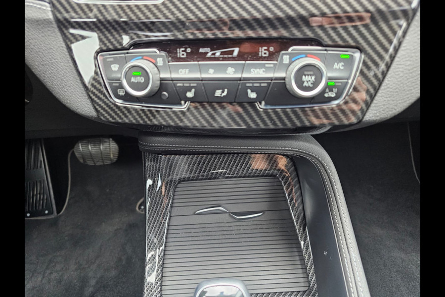 BMW X1 sDrive20i VDL Nedcar Edition | LED | Trekhaak | Leder | Stoelverwarming | Camera | Elek. achterklep |
