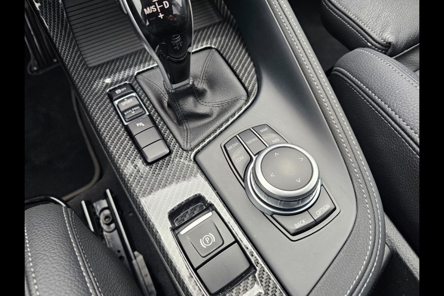BMW X1 sDrive20i VDL Nedcar Edition | LED | Trekhaak | Leder | Stoelverwarming | Camera | Elek. achterklep |