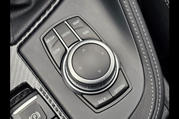 BMW X1 sDrive20i VDL Nedcar Edition | LED | Trekhaak | Leder | Stoelverwarming | Camera | Elek. achterklep |