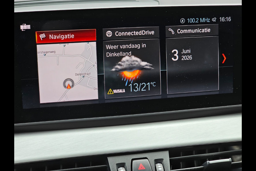 BMW X1 sDrive20i VDL Nedcar Edition | LED | Trekhaak | Leder | Stoelverwarming | Camera | Elek. achterklep |
