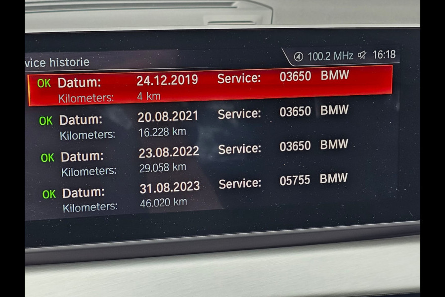 BMW X1 sDrive20i VDL Nedcar Edition | LED | Trekhaak | Leder | Stoelverwarming | Camera | Elek. achterklep |