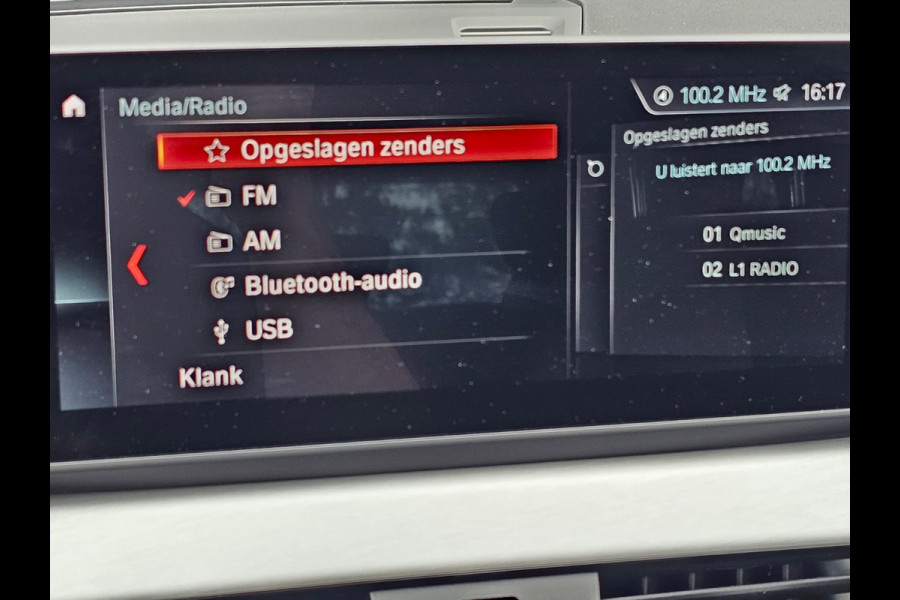 BMW X1 sDrive20i VDL Nedcar Edition | LED | Trekhaak | Leder | Stoelverwarming | Camera | Elek. achterklep |