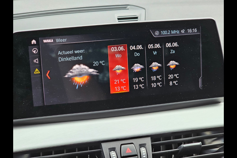 BMW X1 sDrive20i VDL Nedcar Edition | LED | Trekhaak | Leder | Stoelverwarming | Camera | Elek. achterklep |