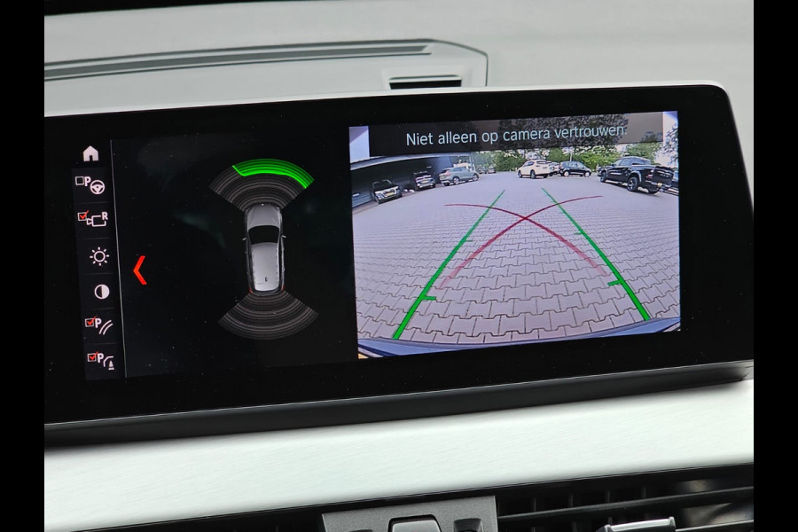 BMW X1 sDrive20i VDL Nedcar Edition | LED | Trekhaak | Leder | Stoelverwarming | Camera | Elek. achterklep |