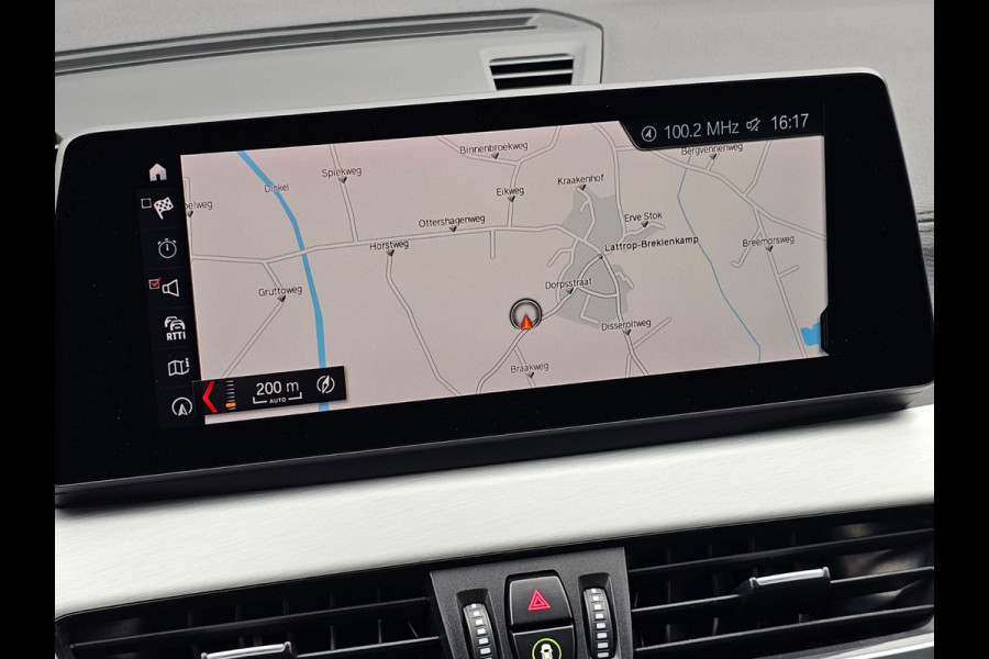 BMW X1 sDrive20i VDL Nedcar Edition | LED | Trekhaak | Leder | Stoelverwarming | Camera | Elek. achterklep |