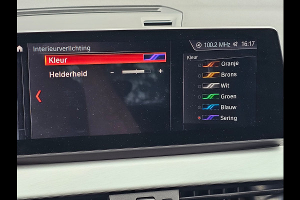 BMW X1 sDrive20i VDL Nedcar Edition | LED | Trekhaak | Leder | Stoelverwarming | Camera | Elek. achterklep |