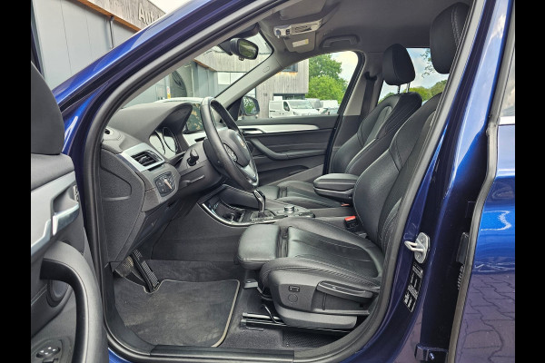 BMW X1 sDrive20i VDL Nedcar Edition | LED | Trekhaak | Leder | Stoelverwarming | Camera | Elek. achterklep |