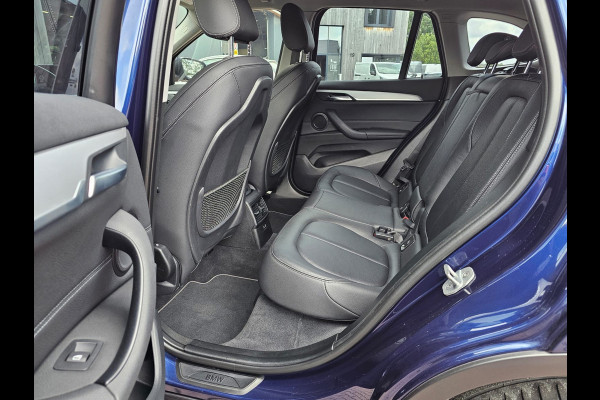 BMW X1 sDrive20i VDL Nedcar Edition | LED | Trekhaak | Leder | Stoelverwarming | Camera | Elek. achterklep |