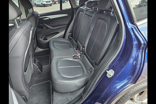 BMW X1 sDrive20i VDL Nedcar Edition | LED | Trekhaak | Leder | Stoelverwarming | Camera | Elek. achterklep |