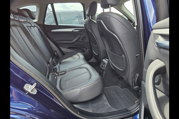 BMW X1 sDrive20i VDL Nedcar Edition | LED | Trekhaak | Leder | Stoelverwarming | Camera | Elek. achterklep |