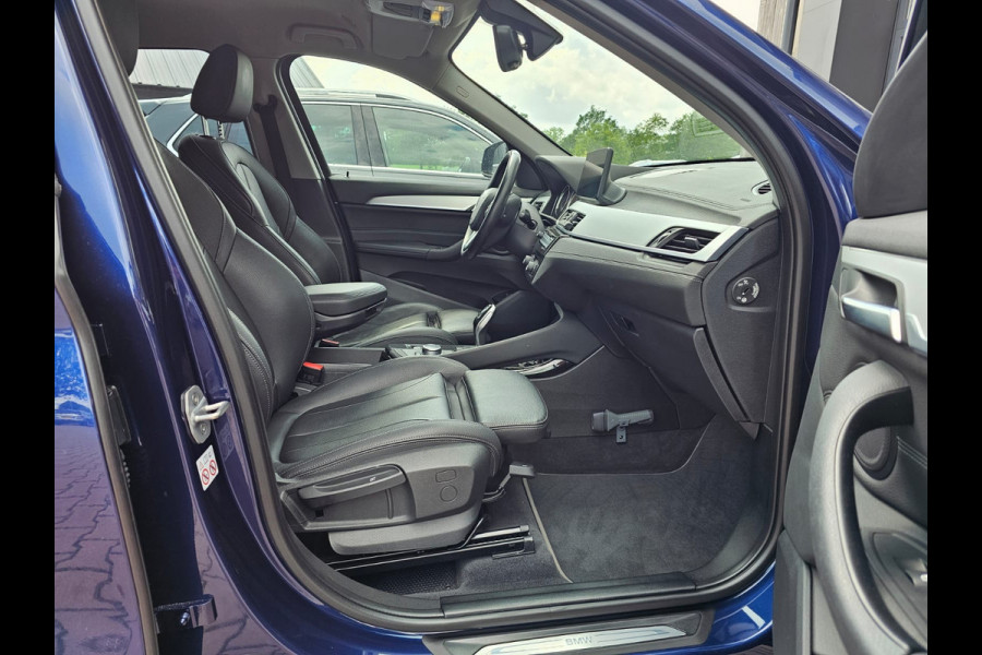 BMW X1 sDrive20i VDL Nedcar Edition | LED | Trekhaak | Leder | Stoelverwarming | Camera | Elek. achterklep |