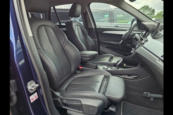 BMW X1 sDrive20i VDL Nedcar Edition | LED | Trekhaak | Leder | Stoelverwarming | Camera | Elek. achterklep |