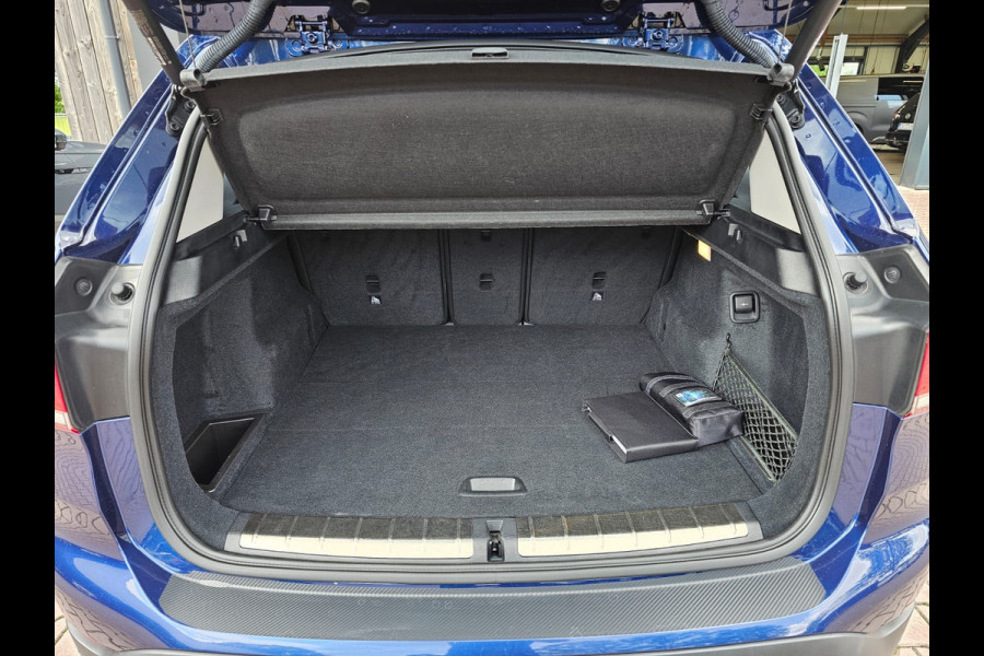 BMW X1 sDrive20i VDL Nedcar Edition | LED | Trekhaak | Leder | Stoelverwarming | Camera | Elek. achterklep |