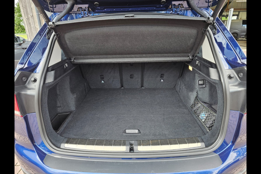 BMW X1 sDrive20i VDL Nedcar Edition | LED | Trekhaak | Leder | Stoelverwarming | Camera | Elek. achterklep |