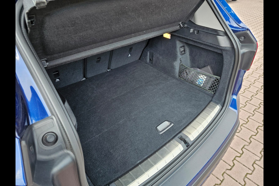 BMW X1 sDrive20i VDL Nedcar Edition | LED | Trekhaak | Leder | Stoelverwarming | Camera | Elek. achterklep |