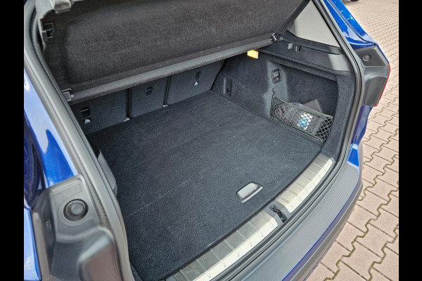BMW X1 sDrive20i VDL Nedcar Edition | LED | Trekhaak | Leder | Stoelverwarming | Camera | Elek. achterklep |