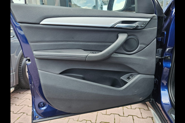 BMW X1 sDrive20i VDL Nedcar Edition | LED | Trekhaak | Leder | Stoelverwarming | Camera | Elek. achterklep |