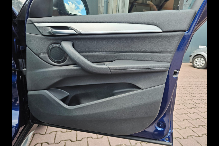 BMW X1 sDrive20i VDL Nedcar Edition | LED | Trekhaak | Leder | Stoelverwarming | Camera | Elek. achterklep |