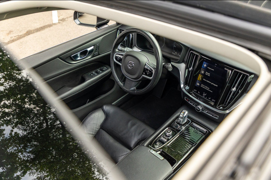 Volvo V60 2.0 T8 Twin Engine AWD Inscription Panoramadak I Leder I Adaptive Cruise I Pilot Assist I Blis I Lane Keeping I Trekhaak