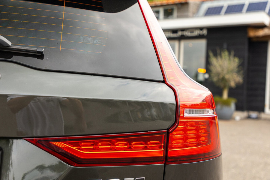 Volvo V60 2.0 T8 Twin Engine AWD Inscription Panoramadak I Leder I Adaptive Cruise I Pilot Assist I Blis I Lane Keeping I Trekhaak