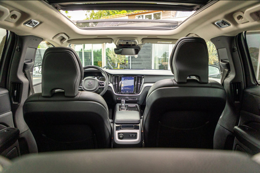 Volvo V60 2.0 T8 Twin Engine AWD Inscription Panoramadak I Leder I Adaptive Cruise I Pilot Assist I Blis I Lane Keeping I Trekhaak