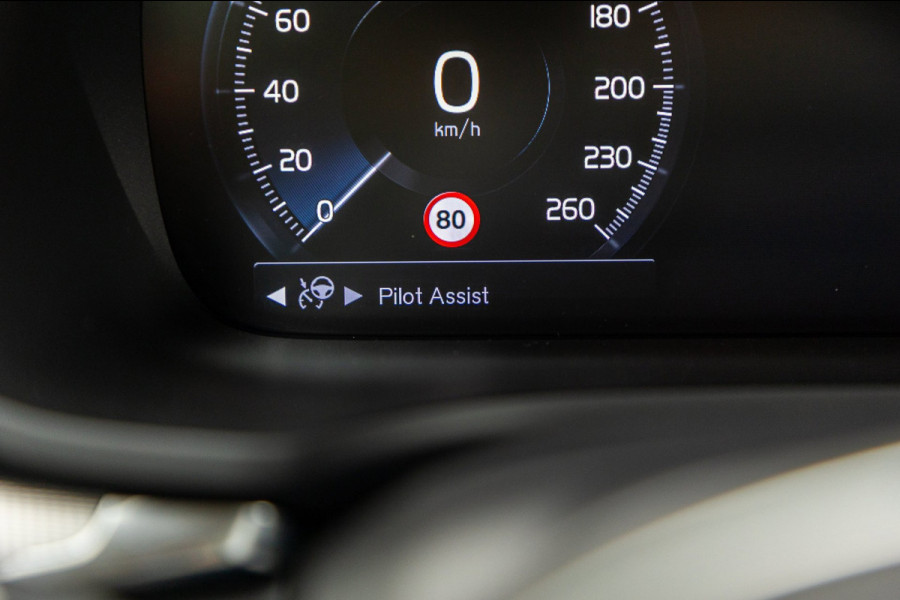 Volvo V60 2.0 T8 Twin Engine AWD Inscription Panoramadak I Leder I Adaptive Cruise I Pilot Assist I Blis I Lane Keeping I Trekhaak