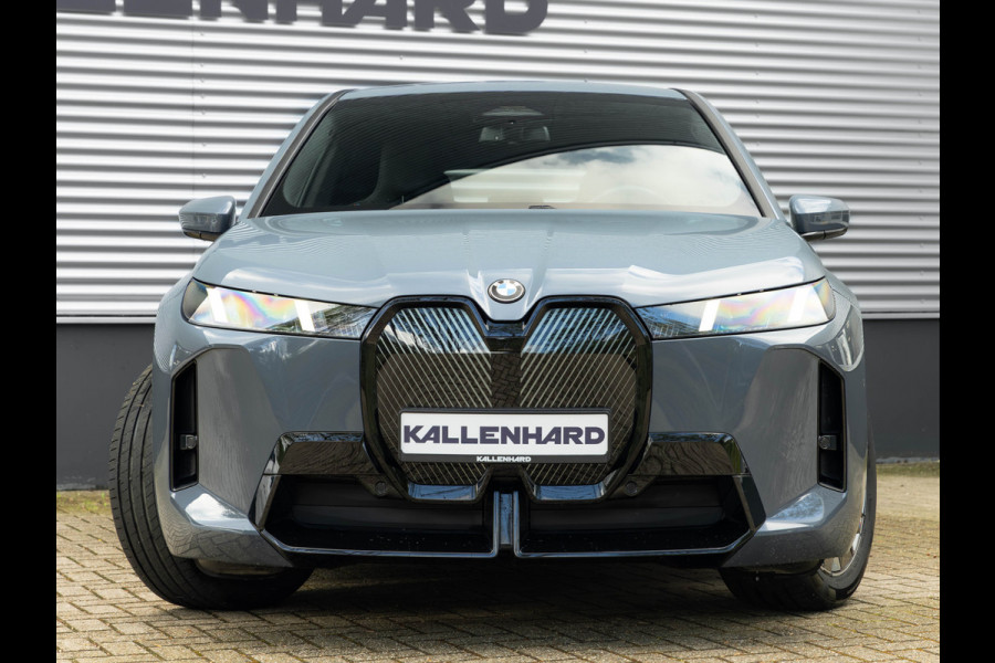 BMW iX xDrive60 112kWh - M-Sport - Trekhaak - ACC - M-Zetels - Head-up - Harman Kardon