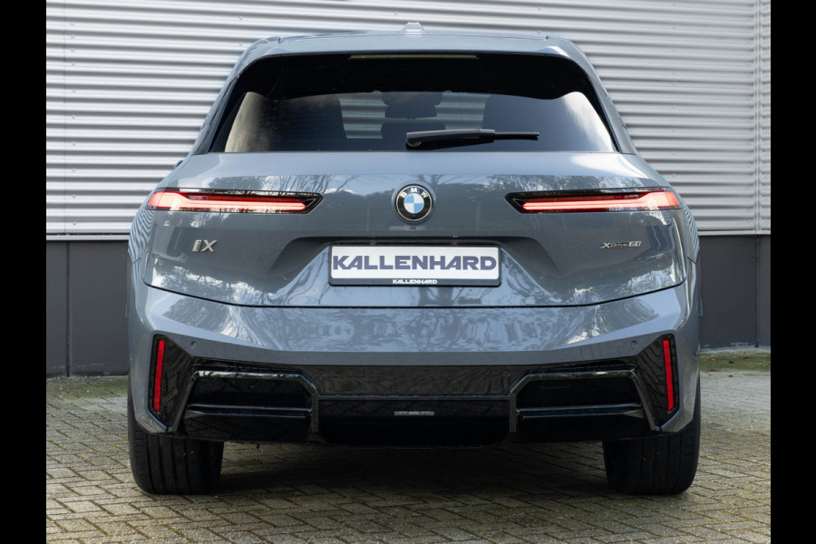 BMW iX xDrive60 112kWh - M-Sport - Trekhaak - ACC - M-Zetels - Head-up - Harman Kardon