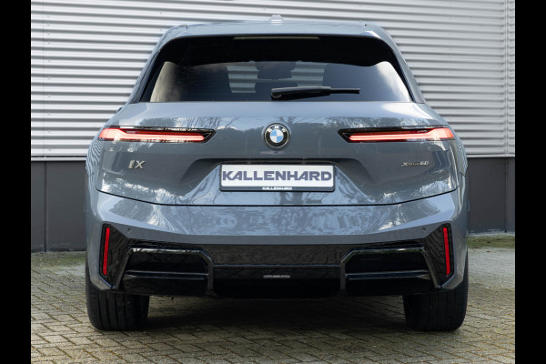 BMW iX xDrive60 112kWh - M-Sport - Trekhaak - ACC - M-Zetels - Head-up - Harman Kardon