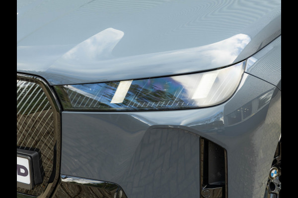 BMW iX xDrive60 112kWh - M-Sport - Trekhaak - ACC - M-Zetels - Head-up - Harman Kardon