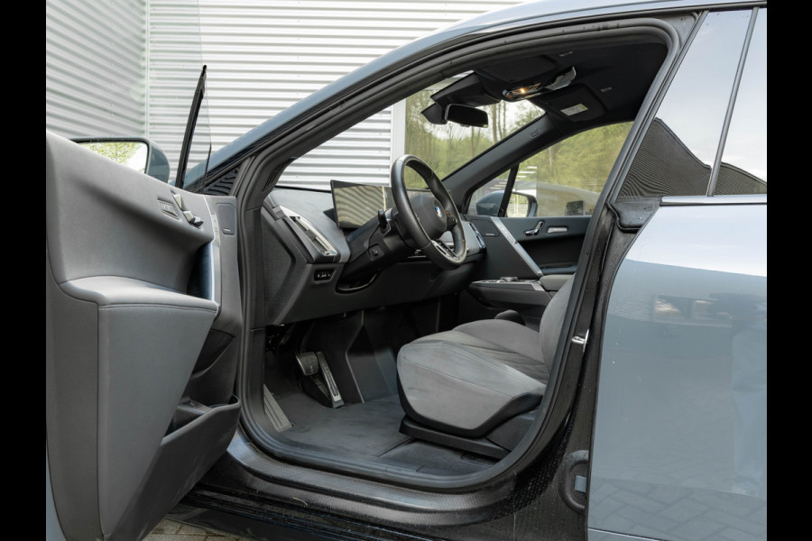 BMW iX xDrive60 112kWh - M-Sport - Trekhaak - ACC - M-Zetels - Head-up - Harman Kardon
