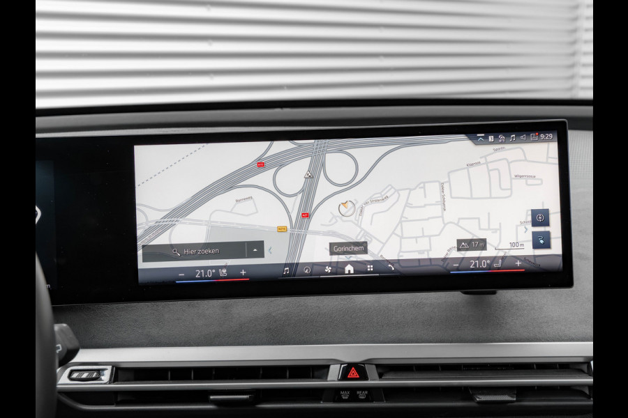 BMW iX xDrive60 112kWh - M-Sport - Trekhaak - ACC - M-Zetels - Head-up - Harman Kardon