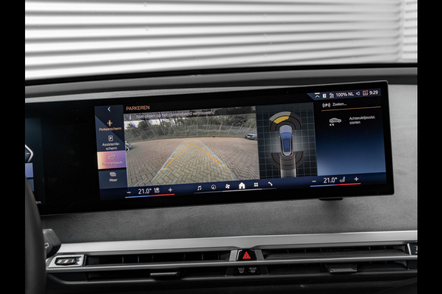 BMW iX xDrive60 112kWh - M-Sport - Trekhaak - ACC - M-Zetels - Head-up - Harman Kardon