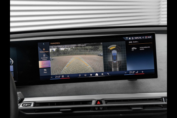 BMW iX xDrive60 112kWh - M-Sport - Trekhaak - ACC - M-Zetels - Head-up - Harman Kardon