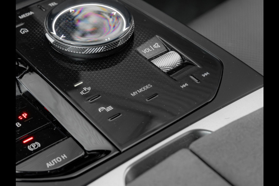 BMW iX xDrive60 112kWh - M-Sport - Trekhaak - ACC - M-Zetels - Head-up - Harman Kardon