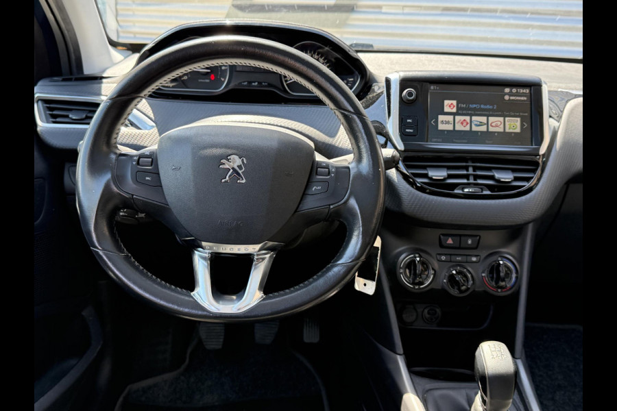 Peugeot 2008 1.2 PureTech Blue Lion 2e Eigenaar|Navi|Pano|Carplay|D-riem vv in 2024|Trekhaak|Airco|Cruise|PDC|N.A.P|APK tot 02-2027