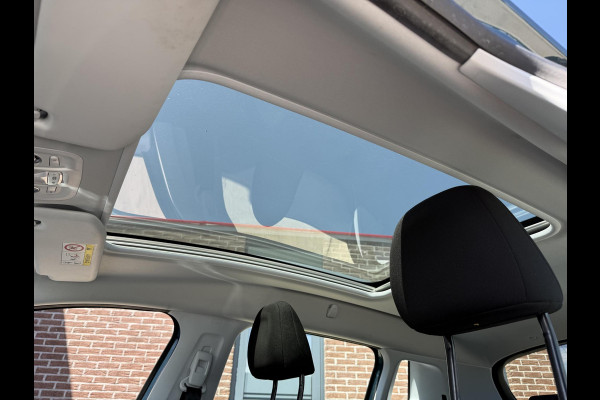 Peugeot 2008 1.2 PureTech Blue Lion 2e Eigenaar|Navi|Pano|Carplay|D-riem vv in 2024|Trekhaak|Airco|Cruise|PDC|N.A.P|APK tot 02-2027