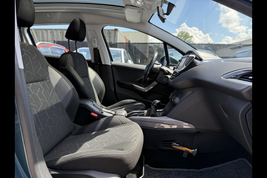 Peugeot 2008 1.2 PureTech Blue Lion 2e Eigenaar|Navi|Pano|Carplay|D-riem vv in 2024|Trekhaak|Airco|Cruise|PDC|N.A.P|APK tot 02-2027