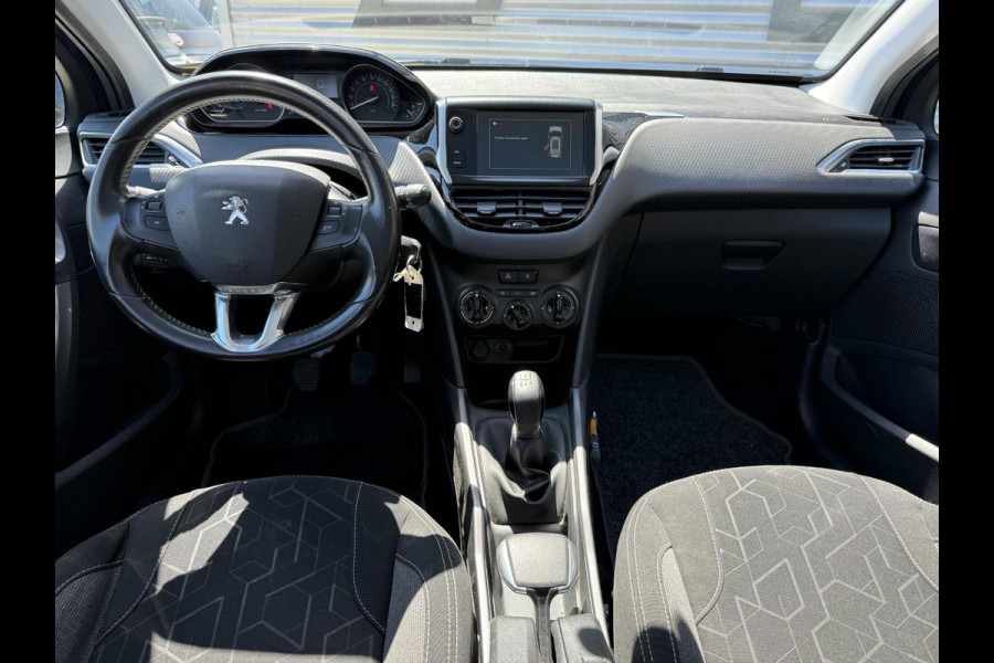 Peugeot 2008 1.2 PureTech Blue Lion 2e Eigenaar|Navi|Pano|Carplay|D-riem vv in 2024|Trekhaak|Airco|Cruise|PDC|N.A.P|APK tot 02-2027