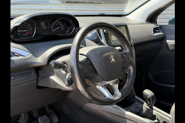 Peugeot 2008 1.2 PureTech Blue Lion 2e Eigenaar|Navi|Pano|Carplay|D-riem vv in 2024|Trekhaak|Airco|Cruise|PDC|N.A.P|APK tot 02-2027