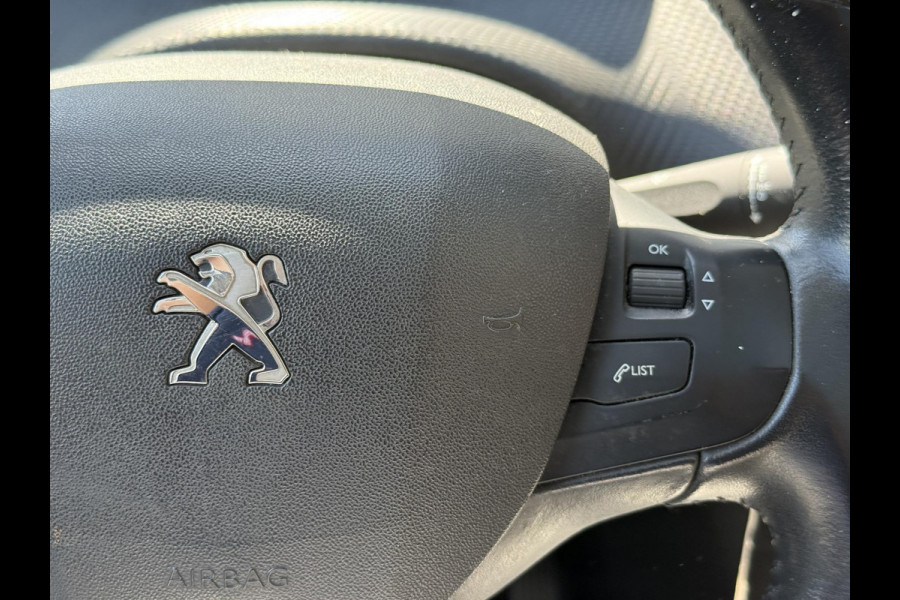 Peugeot 2008 1.2 PureTech Blue Lion 2e Eigenaar|Navi|Pano|Carplay|D-riem vv in 2024|Trekhaak|Airco|Cruise|PDC|N.A.P|APK tot 02-2027