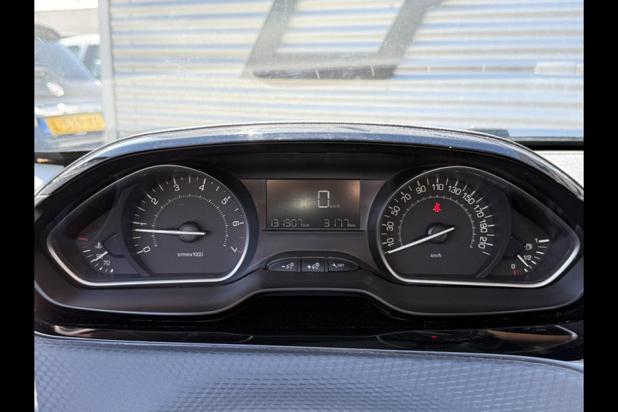 Peugeot 2008 1.2 PureTech Blue Lion 2e Eigenaar|Navi|Pano|Carplay|D-riem vv in 2024|Trekhaak|Airco|Cruise|PDC|N.A.P|APK tot 02-2027