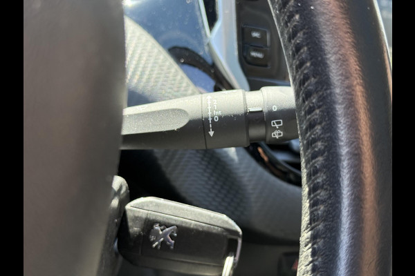 Peugeot 2008 1.2 PureTech Blue Lion 2e Eigenaar|Navi|Pano|Carplay|D-riem vv in 2024|Trekhaak|Airco|Cruise|PDC|N.A.P|APK tot 02-2027
